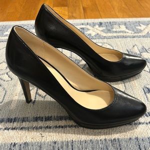 Women’s black Nine West heel